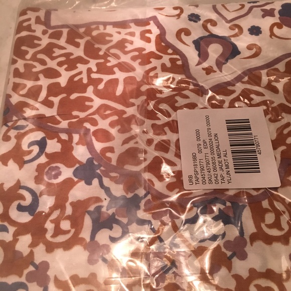 Urban Outfitters | Jake Medallion Tapestry - Picture 4 of 4